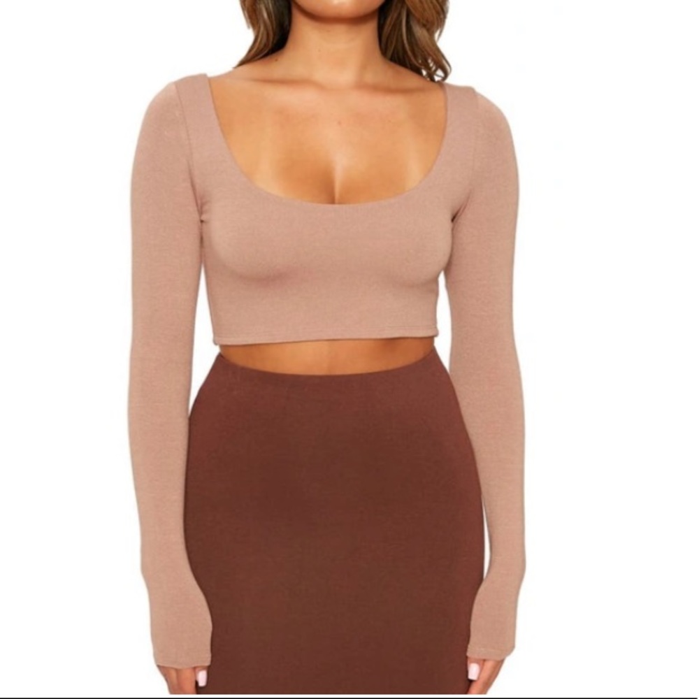 Naked wardrobe nude scoop neck crop in coco